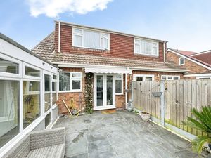 WINDSOR COURT- click for photo gallery